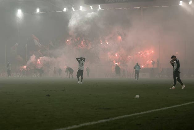 21.08.2026, xhettx, Fussball DFB Pokal 1.Runde, SV Waldhof Mannheim - 1.FC Kaiserslautern v.l. Jubel auf der einen und Enttäuschung auf der anderen Seite (DFL DFB REGULATIONS PROHIBIT ANY USE OF PHOTOGRAPHS as IMAGE SEQUENCES and or QUASI-VIDEO) *** August 21, 2026, xhettx, Soccer DFB Cup First Round, SV Waldhof Mannheim 1 FC Kaiserslautern: Jubilation on one side and disappointment on the other. DFL and DFB regulations prohibit any use of photographs as image sequences and or quasi-video.