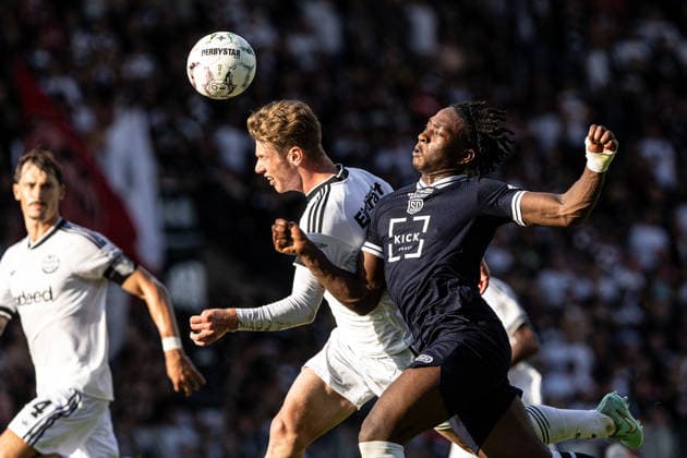 DFB-Pokal, 2026 2027, 1. Runde: SC St. Tönis 11 20 - Eintracht Frankfurt; 21.08.2026 Elias Baum (Eintracht Frankfurt, 2), Farid Omorou (SC St. Tönis 11 20, 15) DFB-Pokal, 2026 2027, 1. Runde: SC St. Tönis 11 20 - Eintracht Frankfurt; Grotenburg-Stadion, Krefeld; 21.08.2026 *** DFB Cup, 2026–2027, 1st Round: SC St. Tönis 11–20 Eintracht Frankfurt, August 21, 2026; Elias Baum (Eintracht Frankfurt), 2; Farid Omorou (SC St. Tönis 11–20), 15 DFB Cup, 2026–2027, 1st Round: SC St. Tönis 11–20 Eintracht Frankfurt, Grotenburg Stadium, Krefeld, August 21, 2026 Copyright: xBEAUTIFULxSPORTS Buriakovx