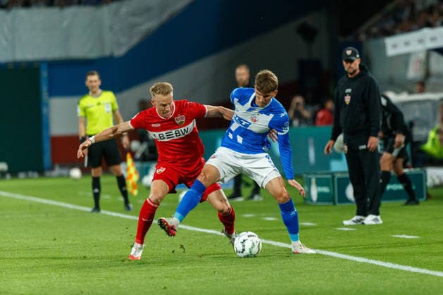 links Chris Führich (VfB) gegen Florian Bohnert (Rostock) ; GER, FC Hansa Rostock vs. VfB Stuttgart, Fußball, Männer, DFB-Pokal, 01. Runde, Spielzeit 2026 2027, 21.08.2026 Rostock Ostseestadion Mecklenburg - Vorpommern Deutschland *** Left: Chris Führich (VfB) vs. Florian Bohnert (Rostock), GER; FC Hansa Rostock vs. VfB Stuttgart; Soccer; Men; DFB Cup; Round 1; 2026–2027 Season; August 21, 2026, Rostock Ostseestadion, Mecklenburg-Western Pomerania, Germany