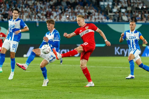 links Florian Bohnert (Rostock) gegen Chris Führich (VfB) ; GER, FC Hansa Rostock vs. VfB Stuttgart, Fußball, Männer, DFB-Pokal, 01. Runde, Spielzeit 2026 2027, 21.08.2026 Rostock Ostseestadion Mecklenburg - Vorpommern Deutschland *** Left: Florian Bohnert (Rostock) vs. Chris Führich (VfB GER), FC Hansa Rostock vs. VfB Stuttgart, Soccer, Men, DFB Cup, First Round, 2026–2027 Season, August 21, 2026, Rostock Ostseestadion, Mecklenburg-Western Pomerania, Germany