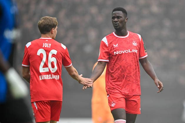 DFB Pokal 26 27 - SV Waldhof Mannheim - 1. FC Kaiserslautern am 15.08.2026 im Carl Benz Stadion in Mannheim Paul Joly (Kaiserslautern) und Maxwell Gyamfi (Kaiserslautern) *** DFB Cup: SV Waldhof Mannheim 26–27 FC Kaiserslautern on August 15, 2026, at Carl Benz Stadium in Mannheim. Paul Joly (Kaiserslautern) and Maxwell Gyamfi (Kaiserslautern) MT