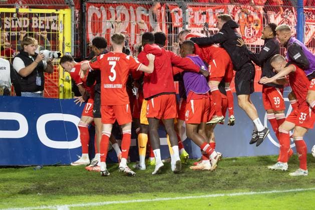 Fußball DFB-Pokal 2026 27, 1. Runde: Waldhof Mannheim gegen 1. FC Kaiserslautern***Riesiger Jubel beim FCK nach dem spielentscheidenden 1:0 durch Ibrahim Kanate in der 120. Spielminute *** Soccer: 2026-27 DFB Cup, First Round: Waldhof Mannheim vs. 1. FC Kaiserslautern***Huge celebrations at FCK after Ibrahim Kanate’s game-winning 1-0 goal in the 120th minute Copyright: xUdoxHerrmannx
