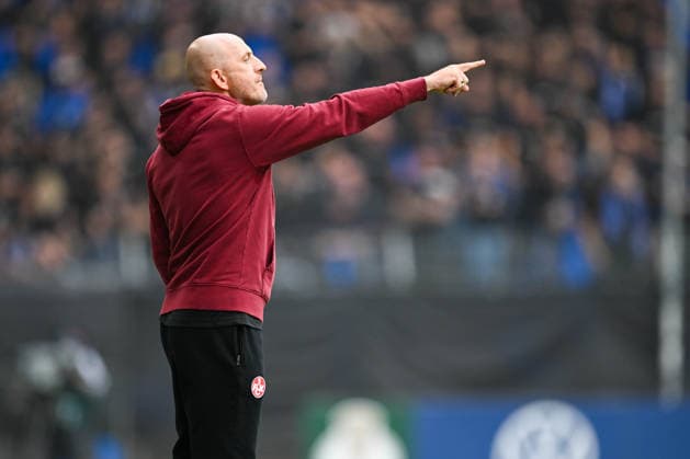 DFB Pokal 26 27 - SV Waldhof Mannheim - 1. FC Kaiserslautern am 15.08.2026 im Carl Benz Stadion in Mannheim Trainer Torsten Lieberknecht (Kaiserslautern) gibt lautstark Anweisungen *** DFB Cup: SV Waldhof Mannheim 26–27 FC Kaiserslautern on August 15, 2026, at Carl Benz Stadium in Mannheim. Coach Torsten Lieberknecht of Kaiserslautern shouts instructions. MT