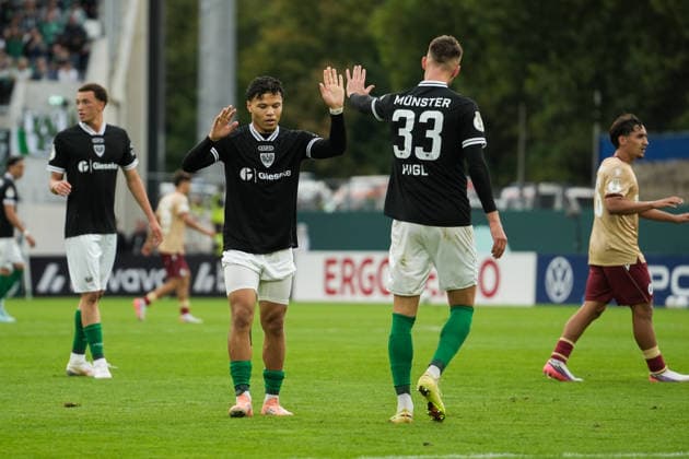 Deutschland: DFB Pokal 2026 2027 1.Runde, SC Preußen Münster vs Karlsruher SC, Freitag 21.08.2026 LVM-Preußenstadion (Münster, Nordrhein-Westfalen, Deutschland) Montell Ndikom (SC Preußen Münster, 28) Felix Higl (SC Preußen Münster, 33) *** Germany DFB Cup 2026–2027, First Round: SC Preußen Münster vs. Karlsruher SC, Friday, August 21, 2026, LVM Preußenstadion, Münster, North Rhine-Westphalia, Germany; Montell Ndikom, SC Preußen Münster, 28; Felix Higl, SC Preußen Münster, 33 Copyright: xMerlexKölkingx