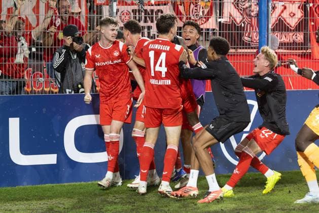 Fußball DFB-Pokal 2026 27, 1. Runde: Waldhof Mannheim gegen 1. FC Kaiserslautern***Riesiger Jubel beim FCK nach dem spielentscheidenden 1:0 durch Ibrahim Kanate in der 120. Spielminute *** Soccer: 2026-27 DFB Cup, First Round: Waldhof Mannheim vs. 1. FC Kaiserslautern***Huge celebrations at FCK after Ibrahim Kanate’s game-winning 1-0 goal in the 120th minute Copyright: xUdoxHerrmannx