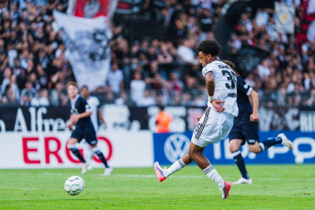 Malik Pimpong (Eintracht Frankfurt, 35) beim Torschuss SC St. Tönis vs. Eintracht Frankfurt, Fussball, DFB-Pokal 2026 27, 1.Runde, Saison 2026 27, 21.08.2026, DFL REGULATIONS PROHIBIT ANY USE OF PHOTOGRAPHS AS IMAGE SEQUENCES AND OR QUASI-VIDEO, SC St. Tönis vs. Eintracht Frankfurt, Fussball, DFB-Pokal 2026 27, 1.Runde, Saison 2026 27, 21.08.2026 Krefeld *** Malik Pimpong of Eintracht Frankfurt, age 35, taking a shot on goal in the SC St. Tönis vs. Eintracht Frankfurt match, soccer, 2026–27 DFB Cup, 1st round, 2026–27 season, August 21, 2026, DFL regulations prohibit any use of photographs as image sequences and or quasi-video, SC St. Tönis vs. Eintracht Frankfurt, soccer, DFB Cup 2026–27, First Round, 2026–27 Season, August 21, 2026, Krefeld Copyright: xEibner-Pressefoto LukasxBaldygax EP_LBA
