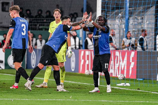Deutschland: Fussball Saison 2026 2027 , DFB-Pokal Runde 1 1. Runde , SV Waldhof Mannheim vs. 1. FC Kaiserslautern - Carl-Benz-Stadion (Mannheim) : Goncalo Gregorio Goncalo Gregorio (SV Waldhof Mannheim, 9) und Owono-Darnell Keumo (SV Waldhof Mannheim, 17) Geste, Gestik, Emotion Mannheim Carl-Benz-Stadion Deutschland Germany *** Germany Soccer Season 2026–2027, DFB Cup Round 1, SV Waldhof Mannheim vs. 1. FC Kaiserslautern, Carl Benz Stadium, Mannheim; Goncalo Gregorio (SV Waldhof Mannheim, No. 9) and Owono Darnell Keumo (SV Waldhof Mannheim, No. 17); gestures, body language, emotion; Mannheim, Carl Benz Stadium, Germany Copyright: xBennetxLongx