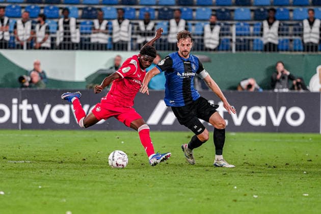 Deutschland: Fussball Saison 2026 2027 , DFB-Pokal Runde 1 1. Runde , SV Waldhof Mannheim vs. 1. FC Kaiserslautern - Carl-Benz-Stadion (Mannheim) : Ibrahim KanatÃ Ibrahim Kanate (1. FC Kaiserslautern, 11) Schuss, Torschuss, Chance, Torchance, Gelegenheit, im Zweikampf mit Lukas Klünter Lukas Kluenter Lukas Klunter (SV Waldhof Mannheim, 24) Mannheim Carl-Benz-Stadion Deutschland Germany *** Germany Soccer Season 2026–2027, DFB Cup Round 1, SV Waldhof Mannheim vs. 1. FC Kaiserslautern, Carl Benz Stadium, Mannheim, Ibrahim Kanato Ibrahim Kanate, 1. FC Kaiserslautern, 11 shots, shot on goal, chance, scoring opportunity, in a one-on-one with Lukas Klünter, Lukas Kluenter, Lukas Klunter, SV Waldhof Mannheim, 24, Mannheim, Carl Benz Stadium, Germany Copyright: xBennetxLongx