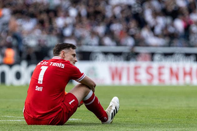 DFB-Pokal, 2026 2027, 1. Runde: SC St. Tönis 11 20 - Eintracht Frankfurt; 21.08.2026 Simon Sell (SC St. Tönis 11 20, 1) traurig nach dem Spiel. DFB-Pokal, 2026 2027, 1. Runde: SC St. Tönis 11 20 - Eintracht Frankfurt; Grotenburg-Stadion, Krefeld; 21.08.2026 *** DFB Cup, 2026–2027, 1st Round: SC St. Tönis 11–20 Eintracht Frankfurt, August 21, 2026; Simon Sell, SC St. Tönis 11–20, 1 sad after the game DFB Cup, 2026–2027, 1st Round SC St. Tönis 11–20 Eintracht Frankfurt Grotenburg Stadium, Krefeld August 21, 2026 Copyright: xBEAUTIFULxSPORTS Buriakovx