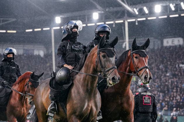 Deutschland: Fussball Saison 2026 2027 , DFB-Pokal Runde 1 1. Runde , SV Waldhof Mannheim vs. 1. FC Kaiserslautern - Carl-Benz-Stadion (Mannheim) : Pferde, Polizei, Polizeieinsatz Mannheim Carl-Benz-Stadion Deutschland Germany *** Germany Soccer Season 2026–2027, DFB Cup Round 1, SV Waldhof Mannheim vs. 1. FC Kaiserslautern, Carl Benz Stadium, Mannheim: Horses, Police, Police Operation, Mannheim, Carl Benz Stadium, Germany Copyright: xBennetxLongx