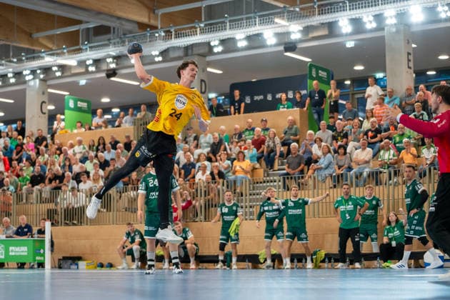 Handball I Herren I Saison 2026-2027 I DHB Pokal I 1. Runde I HC Oppenweiler Backnang - HSC 2000 Coburg I 21.08.2026 Sven Wesseling (24, HSC Coburg) im Wurf Backnang Murrtal Arena Baden-Württemberg Deutschland *** Handball I Men s I 2026–2027 Season I DHB Cup I 1st Round I HC Oppenweiler Backnang vs. HSC 2000 Coburg I August 21, 2026 Sven Wesseling 24, HSC Coburg Takes on Backnang at Murrtal Arena, Baden-Württemberg, Germany Copyright: xLobeca MaxxPetershansx