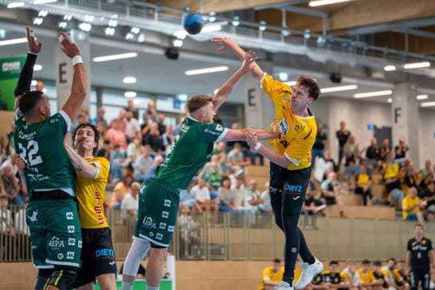 Handball I Herren I Saison 2026-2027 I DHB Pokal I 1. Runde I HC Oppenweiler Backnang - HSC 2000 Coburg I 21.08.2026 Sven Wesseling (24, HSC Coburg) im Wurf Backnang Murrtal Arena Baden-Württemberg Deutschland *** Handball I Men I 2026–2027 Season I DHB Cup I First Round I HC Oppenweiler Backnang vs. HSC 2000 Coburg I August 21, 2026 Sven Wesseling 24, HSC Coburg takes on Backnang at the Murrtal Arena in Baden-Württemberg, Germany Copyright: xLobeca MaxxPetershansx