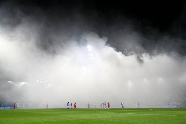 Sport Bilder des Tages 21.08.2026, xtgx, Fussball DFB-Pokal 1. Runde, FC Hansa Rostock - VfB Stuttgart, v.l. Spielunterbrechung, Rauch, Nebel, Pyro, Pyrotechnik, Bengalo, Rauch, Feuerwerk (DFL DFB REGULATIONS PROHIBIT ANY USE OF PHOTOGRAPHS as IMAGE SEQUENCES and or QUASI-VIDEO) Rostock *** August 21, 2026, xtgx, Soccer DFB Cup 1st Round, FC Hansa Rostock vs. VfB Stuttgart, from left: game interruption, smoke, fog, pyrotechnics, pyrotechnics, flares, smoke, fireworks DFL DFB REGULATIONS PROHIBIT ANY USE OF PHOTOGRAPHS as IMAGE SEQUENCES and or QUASI-VIDEO Rostock