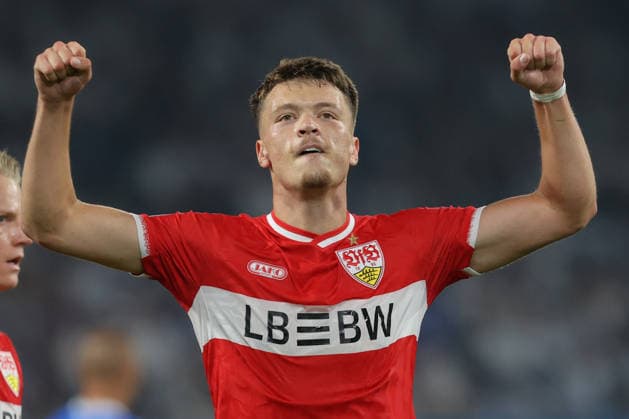 21.08.2026, xtgx, Fussball DFB-Pokal 1. Runde, FC Hansa Rostock - VfB Stuttgart, v.l. Dzenan Pejcinovic (Stuttgart, 17) Jubel, Torjubel, jubelt ueber das Tor, celebrate the goal, celebration (DFL DFB REGULATIONS PROHIBIT ANY USE OF PHOTOGRAPHS as IMAGE SEQUENCES and or QUASI-VIDEO) Rostock *** August 21, 2026, xtgx, Soccer DFB Cup 1st Round, FC Hansa Rostock vs. VfB Stuttgart, from left: Dzenan Pejcinovic (Stuttgart), 17, cheering, Goal celebration, celebrating the goal, DFL DFB REGULATIONS PROHIBIT ANY USE OF PHOTOGRAPHS as IMAGE SEQUENCES and or QUASI-VIDEO Rostock