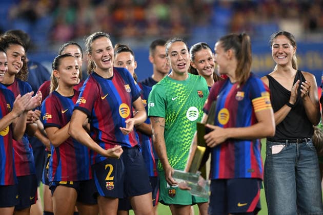 FC Barcelona, Barca v BRIGHTON & HOVE WOMEN S FOOTBALL JOHAN CRUYFF STADIUM,BARCELONA. August 21,2026 FC BARCELONA vs BRIGHTON & HOVE Aug 21,2026 Patri Guijarro (12) of FC Barcelona MVP of the match with teammates at the end of the match between FC Barcelona and Brighton & Hove corresponding to the Joan Gamper Trophy at Johan Cruyff Stadium in Barcelona, Spain, on August 21, 2026. Barcelona ESP Copyright: xS.xRosx