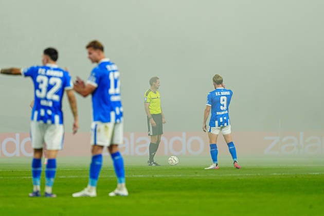 Spielunterbrechung nach Pyrotechnik Begalo Fans Ultras FC Hansa Rostock GER, FC Hansa Rostock vs. VfB Stuttgart, Fußball, DFB-Pokal, 1. Runde, Saison 2026 2027, 21.08.2026 GER, FC Hansa Rostock vs. VfB Stuttgart, Fußball, DFB-Pokal, 1. Runde, Saison 2026 2027, 21.08.2026 Rostock *** Game interrupted due to pyrotechnics by Begalo fans (Ultras) of FC Hansa Rostock (GER), FC Hansa Rostock vs. VfB Stuttgart, Soccer, DFB Cup, 1st Round, 2026–2027 Season, August 21, 2026 GER, FC Hansa Rostock vs. VfB Stuttgart, Soccer, DFB Cup, 1st Round, 2026–2027 Season, August 21, 2026 Rostock Copyright: xEibner-Pressefoto MarcelxvonxFehrnx EP_MFN