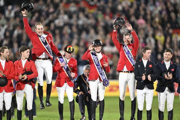 AACHEN, TYSKLAND 20260821 Tyskland jublar efter att ha vunnit lagfinalen i hoppning under ryttar-VM i Aachen. Belgien tog silver och Storbritannien brons. *** Bilden ingar i SPORTPAKET. För övriga BETALBILD ** AACHEN TYSKLAND x10050x *** AACHEN, GERMANY 20260821 Germany celebrates after winning the team final in show jumping at the World Equestrian Games in Aachen. Belgium took silver and Great Britain took bronze. *** This image is part of the SPORT PACKAGE. For other images, see PAYWALL ** AACHEN, GERMANY x10050x  Copyright: xPontusxLundahl TTx RYTTAR-VM 2026