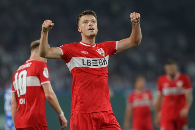 21.08.2026, xtgx, Fussball DFB-Pokal 1. Runde, FC Hansa Rostock - VfB Stuttgart, v.l. Dzenan Pejcinovic (Stuttgart, 17) Jubel, Torjubel, jubelt ueber das Tor, celebrate the goal, celebration (DFL DFB REGULATIONS PROHIBIT ANY USE OF PHOTOGRAPHS as IMAGE SEQUENCES and or QUASI-VIDEO) Rostock *** August 21, 2026, xtgx, Soccer DFB Cup 1st Round, FC Hansa Rostock vs. VfB Stuttgart, from left: Dzenan Pejcinovic (Stuttgart), 17, cheering, Goal celebration, celebrating the goal, DFL DFB REGULATIONS PROHIBIT ANY USE OF PHOTOGRAPHS as IMAGE SEQUENCES and or QUASI-VIDEO Rostock
