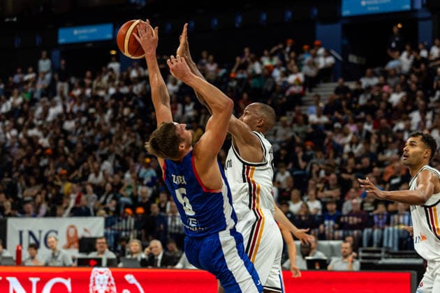 21.08.2026, GER, Turkish Airlines Supercup 2026, Hamburg, Deutschland-Tschechien Jan Zidek (Tschechien, 5), Louis Olinde (Deutschland, 16) Hamburg Barclays Arena Hamburg Deutschland *** August 21, 2026, GER, 2026 Turkish Airlines Super Cup, Hamburg, Germany, Czech Republic, Jan Zidek, Czech Republic, 5, Louis Olinde, Germany, 16, Hamburg, Barclays Arena, Hamburg, Germany