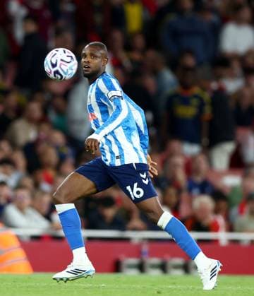 Frank Onyeka of Coventry City during the Premier League match between Arsenal and Coventry City at Emirates Stadium on August 21, 2026 in London, England. Arsenal v Coventry City, Premier League Football, Football, Emirates Stadium, London, UK - 21 Aug 2026London Emirates Stadium United Kingdom EDITORIAL USE ONLY No use with unauthorised audio, video, data, fixture lists, club league logos or live services. Online in-match use limited to 120 images, no video emulation. No use in betting, games or single club league player publications.  Copyright: xKieranxMcManus Shutterstockx 17111303ec