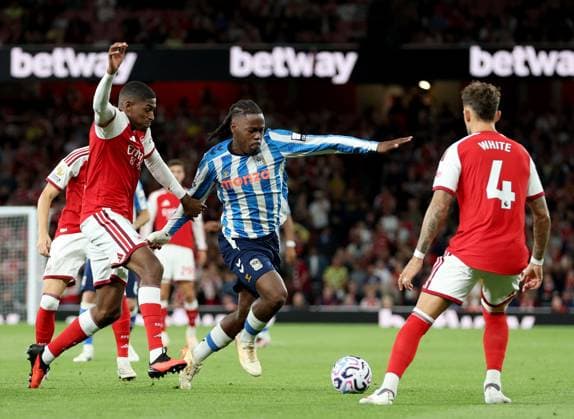 Brandon Thomas-Asante of Coventry City in action against Cristhian Mosquera of Arsenal during the Premier League match between Arsenal and Coventry City at Emirates Stadium on August 21, 2026 in London, England. Arsenal v Coventry City, Premier League Football, Football, Emirates Stadium, London, UK - 21 Aug 2026London Emirates Stadium United Kingdom EDITORIAL USE ONLY No use with unauthorised audio, video, data, fixture lists, club league logos or live services. Online in-match use limited to 120 images, no video emulation. No use in betting, games or single club league player publications.  Copyright: xKieranxMcManus Shutterstockx 17111303fj