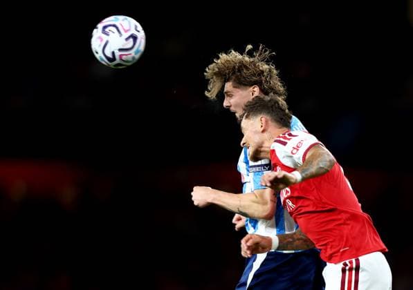 Jack Rudoni of Coventry City in action against Ben White of Arsenal during the Premier League match between Arsenal and Coventry City at Emirates Stadium on August 21, 2026 in London, England. Arsenal v Coventry City, Premier League Football, Football, Emirates Stadium, London, UK - 21 Aug 2026London Emirates Stadium United Kingdom EDITORIAL USE ONLY No use with unauthorised audio, video, data, fixture lists, club league logos or live services. Online in-match use limited to 120 images, no video emulation. No use in betting, games or single club league player publications.  Copyright: xKieranxMcManus Shutterstockx 17111303fc