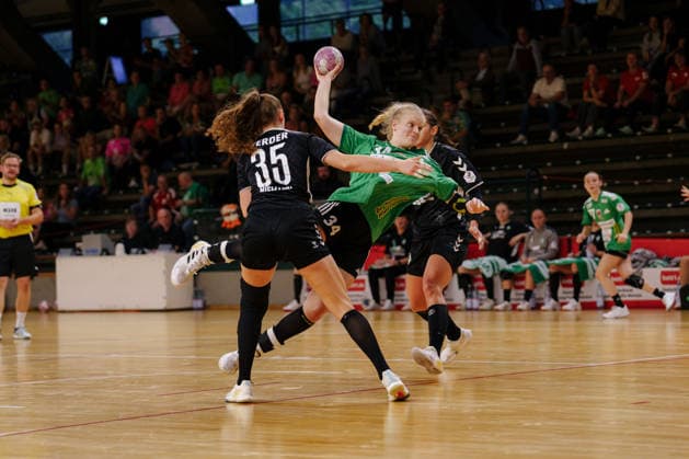 DHB-Pokal - 1. Runde: Füchse Berlin - SV Werder Bremen Jonna Schaube (Füchse Berlin, 34) beim Sprungwurf am 21.08.2026 in der Sporthalle Charlottenburg, Berlin Berlin Sporthalle Charlottenburg Berlin Deutschland *** DHB Cup, 1st Round: Füchse Berlin vs. SV Werder Bremen – Jonna Schaube of Füchse Berlin, No. 34, taking a jump shot on August 21, 2026, at the Charlottenburg Sports Hall, Berlin, Germany