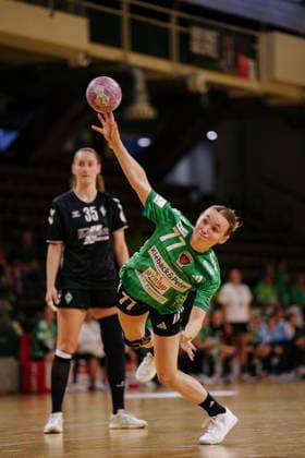 DHB-Pokal - 1. Runde: Füchse Berlin - SV Werder Bremen Leoni Baßiner (Füchse Berlin, 77) beim Siebenmeter-Wurf am 21.08.2026 in der Sporthalle Charlottenburg, Berlin Berlin Sporthalle Charlottenburg Berlin Deutschland *** DHB Cup, First Round: Füchse Berlin vs. SV Werder Bremen; Leoni Baßiner of Füchse Berlin takes a penalty throw on August 21, 2026, at the Charlottenburg Sports Hall in Berlin, Germany