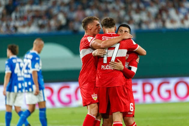 Torjubel 0:2 - v.l. Grischa Prömel (VfB) , Dzenan Pejcinovic (VfB) und Deniz Undav (VfB) ; GER, FC Hansa Rostock vs. VfB Stuttgart, Fußball, Männer, DFB-Pokal, 01. Runde, Spielzeit 2026 2027, 21.08.2026 Rostock Ostseestadion Mecklenburg - Vorpommern Deutschland *** Goal celebration 0 2 from left: Grischa Prömel (VfB), Dzenan Pejcinovic (VfB), and Deniz Undav (VfB GER), FC Hansa Rostock vs. VfB Stuttgart, Soccer, Men, DFB Cup, First Round, 2026–2027 season, August 21, 2026, Rostock Ostseestadion, Mecklenburg-Western Pomerania, Germany