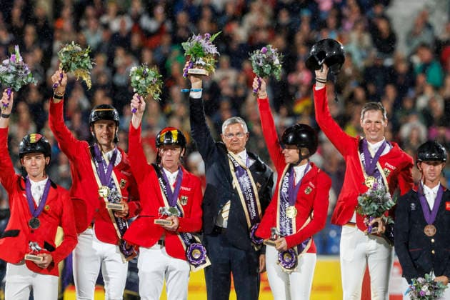 AACHEN - FEI World Championships 2026, AACHEN - FEI World Championships 2026 Team Germany EHNING Marcus (GER), HINNERS Sophie (GER), DEUSSER Daniel (GER), VOGEL Richard (GER), BECKER Otto (Bundestrainer) Medal ceremony Team Medaillenvergabe Team FEI Jumping World Championship, WM, Weltmeisterschaft Second Competition Team Final & Second Individual Qualifier Mercedes-Benz Prize Aachen, Reitstadion Soers 21. August 2026 - *** AACHEN FEI World Championships 2026, AACHEN FEI World Championships 2026 Team Germany: Marcus Ehnning (GER), Sophie Hinners (GER), Daniel Deusser (GER), Richard Vogel (GER), BECKER Otto, National Coach; Medal Ceremony, Team; Medal Presentation, Team; FEI Jumping World Championship; Second Competition; Team Final; Second Individual Qualifier; Mercedes-Benz Prize; Aachen, Reitstadion Soers; August 21, 2026