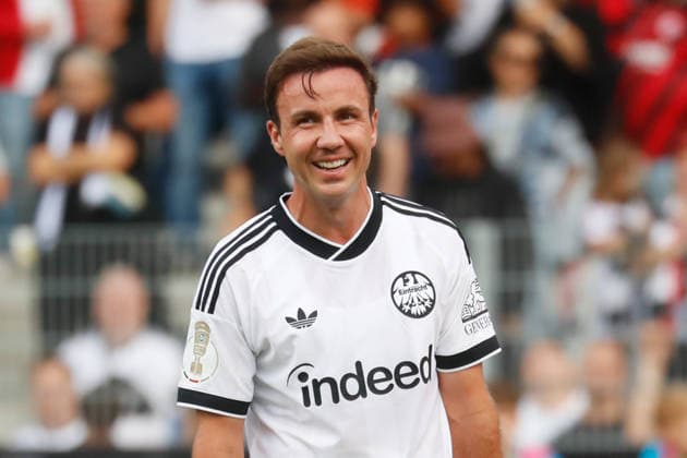 Krefeld, Deutschland 21. August 2026: DFB-Pokal - 2026 2027 - 1. Runde - SC St. Tönis 1911 20 gegen Eintracht Frankfurt Im Bild: Mario Götze Goetze (Frankfurt) DFB DFL regulations prohibit any use of photographs as image sequences and or quasi-video Grotenburg Nordrhein Westfalen *** Krefeld, Germany August 21, 2026 DFB Cup 2026–2027 First Round SC St. Tönis 1911 20 vs. Eintracht Frankfurt Pictured: Mario Götze, Goetze, Frankfurt, DFB, DFL. Regulations prohibit any use of photographs as image sequences and or quasi-video. Grotenburg, North Rhine-Westphaliaphalia Copyright: xFotostandx xvanxderxVeldenx