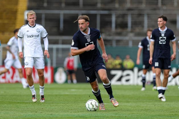 21.08.2026, GER, Fussball, Herren, DFB-Pokal, Saison 2026 2027, SC St. Tönis vs Eintracht Frankfurt Maximilian Pohlig (Tönis) in Aktion am Ball, Einzelaktion Krefeld Grotenburg-Stadion Nordrhein-Westfalen Deutschland *** August 21, 2026, GER, Soccer, Men s, DFB Cup, 2026–2027 Season, SC St. Tönis vs. Eintracht Frankfurt; Maximilian Pohlig Tönis in action with the ball, solo play at Krefeld Grotenburg Stadium, North Rhine-Westphalia, Germany Copyright: xAdrianxSchlüterx