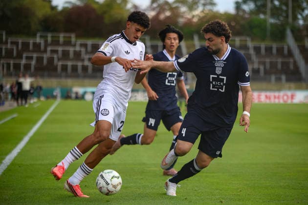 21.08.2026, GER, Fussball, Herren, DFB-Pokal, Saison 2026 2027, SC St. Tönis vs Eintracht Frankfurt Ayoube Amaimouni-Echghouyab (Frankfurt) und Memlan Darwish (Tönis) im Kampf um den Ball Krefeld Grotenburg-Stadion Nordrhein-Westfalen Deutschland *** August 21, 2026, GER, Soccer, Men s, DFB Cup, 2026–2027 season, SC St. Tönis vs. Eintracht Frankfurt—Ayoube Amaimouni Echghouyab (Frankfurt) and Memlan Darwish (Tönis) battling for the ball at Krefeld Grotenburg Stadium, North Rhine-Westphalia, Germany Copyright: xAdrianxSchlüterx