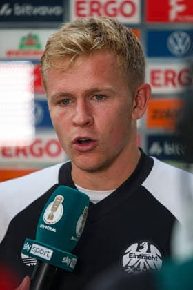 21.08.2026, GER, Fussball, Herren, DFB-Pokal, Saison 2026 2027, SC St. Tönis vs Eintracht Frankfurt Jonathan Burkhardt (Frankfurt) im Interview Krefeld Grotenburg-Stadion Nordrhein-Westfalen Deutschland *** August 21, 2026, GER, Soccer, Men s, DFB Cup, 2026–2027 Season, SC St. Tönis vs. Eintracht Frankfurt: Interview with Jonathan Burkhardt, Frankfurt; Krefeld Grotenburg Stadium, North Rhine-Westphalia, Germany Copyright: xAdrianxSchlüterx
