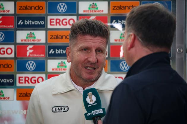 21.08.2026, GER, Fussball, Herren, DFB-Pokal, Saison 2026 2027, SC St. Tönis vs Eintracht Frankfurt Trainer Bekim Kastrati (Tönis) im Interview Krefeld Grotenburg-Stadion Nordrhein-Westfalen Deutschland *** August 21, 2026, GER, Soccer, Men s, DFB Cup, 2026–2027 Season, SC St. Tönis vs. Eintracht Frankfurt—Interview with Coach Bekim Kastrati at the Krefeld Grotenburg Stadium, North Rhine-Westphalia, Germany Copyright: xAdrianxSchlüterx