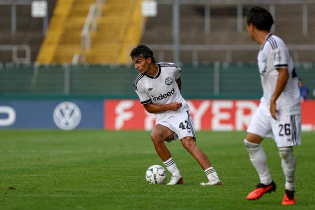 21.08.2026, GER, Fussball, Herren, DFB-Pokal, Saison 2026 2027, SC St. Tönis vs Eintracht Frankfurt Can Uzun (Frankfurt) in Aktion am Ball, Einzelaktion Krefeld Grotenburg-Stadion Nordrhein-Westfalen Deutschland *** August 21, 2026, GER, Soccer, Men s, DFB Cup, 2026–2027 Season, SC St. Tönis vs. Eintracht Frankfurt; Can Uzun of Frankfurt in action with the ball, solo play at Krefeld Grotenburg Stadium, North Rhine-Westphalia, Germany Copyright: xAdrianxSchlüterx