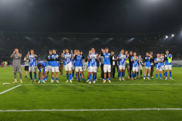 21.08.2026, xtgx, Fussball - DFB Pokal 1.Runde Hansa Rostock - VfB Stuttgart emspor, v.l. Rostock enttaeuscht, schaut enttaeuscht, niedergeschlagen, disappointed (DFL DFB REGULATIONS PROHIBIT ANY USE OF PHOTOGRAPHS as IMAGE SEQUENCES and or QUASI-VIDEO) Rostock *** August 21, 2026, xtgx, Soccer DFB Cup 1st Round Hansa Rostock vs. VfB Stuttgart emspor, from left: Rostock disappointed, looking disappointed, dejected, disappointed. DFL and DFB regulations prohibit any use of photographs as image sequences and or quasi-video. Rostock