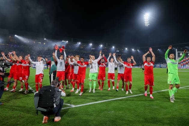 21.08.2026, xtgx, Fussball - DFB Pokal 1.Runde Hansa Rostock - VfB Stuttgart emspor, v.l. Stuttgart Jubel ueber den Sieg, Jubel nach Spielende (DFL DFB REGULATIONS PROHIBIT ANY USE OF PHOTOGRAPHS as IMAGE SEQUENCES and or QUASI-VIDEO) Rostock *** August 21, 2026, xtgx, Soccer, DFB Cup, 1st Round, Hansa Rostock vs. VfB Stuttgart, emspor, from left: Stuttgart celebrating the victory, Celebrations after the final whistle. DFL and DFB regulations prohibit any use of photographs as image sequences and or quasi-video. Rostock