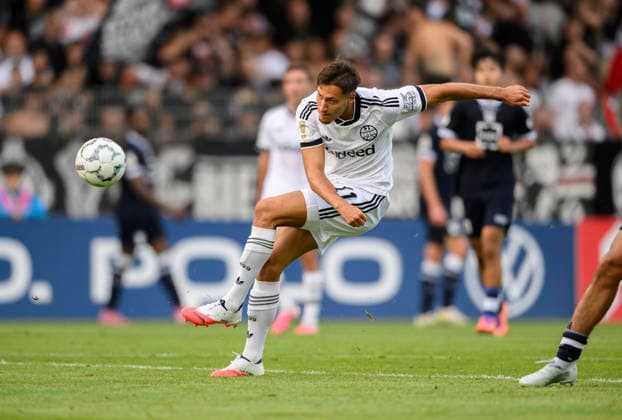 Younes Ebnoutalib (Eintracht Frankfurt) Schuss, Aktion. Fussball DFB Pokal 1. Runde, SC St. Tönis - Eintracht Frankfurt 0:11, am 21.08.2026 in Krefeld Deutschland. Grotenburg-Stadion *** Younes Ebnoutalib, Eintracht Frankfurt, shot, soccer action, DFB Cup 1st Round, SC St. Tönis vs. Eintracht Frankfurt 0–11, on August 21, 2026, in Krefeld, Germany, at Grotenburg Stadium