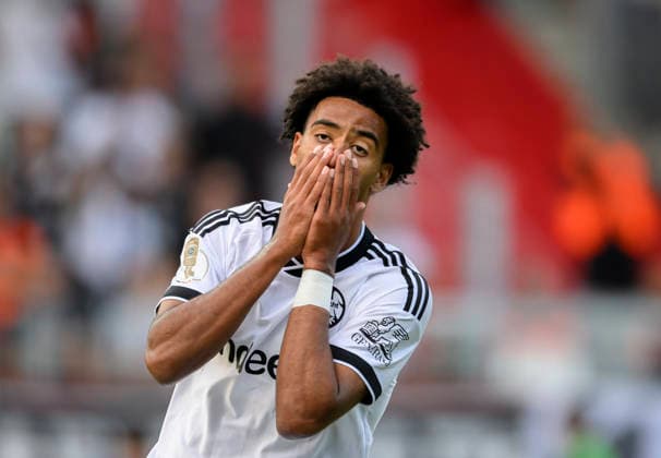 Malik Pimpong (Eintracht Frankfurt) Gestik, Geste. Fussball DFB Pokal 1. Runde, SC St. Tönis - Eintracht Frankfurt 0:11, am 21.08.2026 in Krefeld Deutschland. Grotenburg-Stadion *** Malik Pimpong, Eintracht Frankfurt, gesture, soccer, DFB Cup 1st round, SC St. Tönis vs. Eintracht Frankfurt 0–11, on August 21, 2026, in Krefeld, Germany, at Grotenburg Stadium