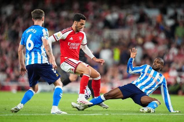 Mikel Merino of Arsenal takes on the Coventry City defenders Frank Onyeka (on ground) and Matt Grimes Arsenal v Coventry City, Premier League, Football, Emirates Stadium, London, UK - 21 Aug 2026London Emirates Stadium United Kingdom EDITORIAL USE ONLY No use with unauthorised audio, video, data, fixture lists, club league logos or live services. Online in-match use limited to 120 images, no video emulation. No use in betting, games or single club league player publications.  Copyright: xWiredxPhotos Shutterstockx 17111592cz