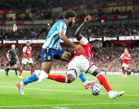Bukayo Saka of Arsenal goes down under a challenge from Ellis Simms of Coventry City Arsenal v Coventry City, Premier League, Football, Emirates Stadium, London, UK - 21 Aug 2026London Emirates Stadium United Kingdom EDITORIAL USE ONLY No use with unauthorised audio, video, data, fixture lists, club league logos or live services. Online in-match use limited to 120 images, no video emulation. No use in betting, games or single club league player publications.  Copyright: xWiredxPhotos Shutterstockx 17111592ec