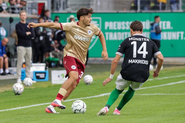 21.08.2026, xgrfx, Fussball DFB Pokal 1.Runde, Preußen Münster - Karlsruher SC v.l. Rafael Pinto Pedrosa (Karlsruher SC), Haralambos Makridis (Preußen Münster) (DFL DFB REGULATIONS PROHIBIT ANY USE OF PHOTOGRAPHS as IMAGE SEQUENCES and or QUASI-VIDEO) Münster *** August 21, 2026, xgrfx, Soccer, DFB Cup 1st Round, Preußen Münster vs. Karlsruher SC, Rafael Pinto Pedrosa, Karlsruher SC, Haralambos Makridis, Preußen Münster. DFL and DFB regulations prohibit any use of photographs as image sequences and or quasi-video. Münster