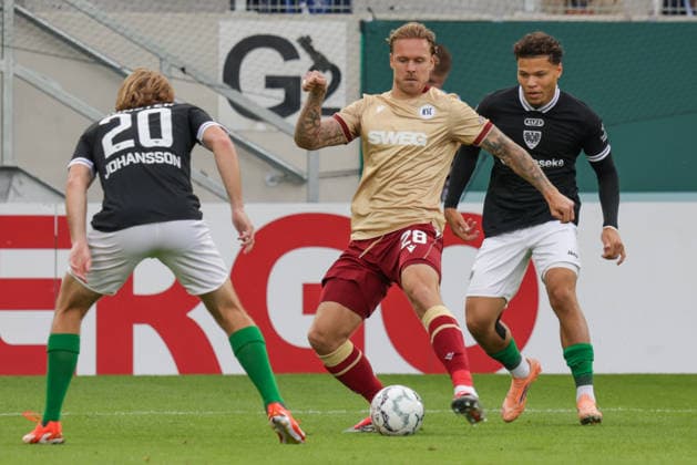 21.08.2026, xgrfx, Fussball DFB Pokal 1.Runde, Preußen Münster - Karlsruher SC v.l. Ryan Johansson (Preußen Münster), Danyal Zor (Karlsruher SC), Montell Ndikom (Preußen Münster) (DFL DFB REGULATIONS PROHIBIT ANY USE OF PHOTOGRAPHS as IMAGE SEQUENCES and or QUASI-VIDEO) Münster *** August 21, 2026, xgrfx, Soccer DFB Cup 1st Round, Preußen Münster vs. Karlsruher SC, Ryan Johansson (Preußen Münster), Danyal Zor, Karlsruher SC, Montell Ndikom, Preußen Münster. DFL and DFB regulations prohibit any use of photographs as image sequences and or quasi-video. Münster