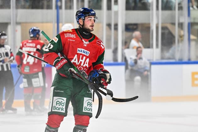 Dolomitencup 2026; HC Kometa Brno - Augsburger Panther; 21.08.2026 NEUMARKT, ITALY - 21. AUGUST: im Bild Maximilian GLÖTZL (Augsburger Panter 21) nach dem Fight auf dem Eis während dem Testspiel zwischen dem HC Kometa Brünn und den Augsburger Panthern beim Dolomitencup in der Würth Arena Neumarkt *** Dolomites Cup 2026 HC Kometa Brno vs. Augsburger Panther, August 21, 2026, NEUMARKT, ITALY, August 21. Pictured: Maximilian GLÖTZL of the Augsburger Panther 21 after a scuffle on the ice during the exhibition game between HC Kometa Brno and the Augsburger Panther at the Dolomiten Cup in the Würth Arena in Neumarkt. Copyright: xBEAUTIFULxSPORTS Goldbergx