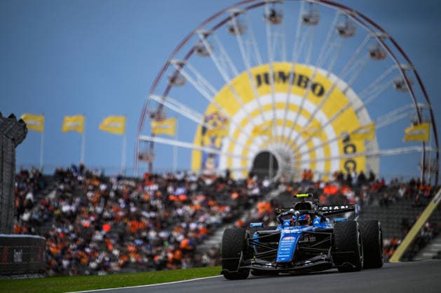 MOTORSPORTS - Formula 1 - 2026 Dutch Grand Prix Photo by IPA ABACAPRESS.COM87677856 - 55 Carlos Sainz of the Atlassian Williams F1 Team, driving the Mercedes FW48, faces the press during the qualifying session at the 2026 Heineken Dutch Grand Prix, part of the FIA Formula One World Championship, WM, Weltmeisterschaft on August 21 in Zandvoort, the Netherlands Netherlands Netherlands  Copyright: xIPAxSport ABACAx