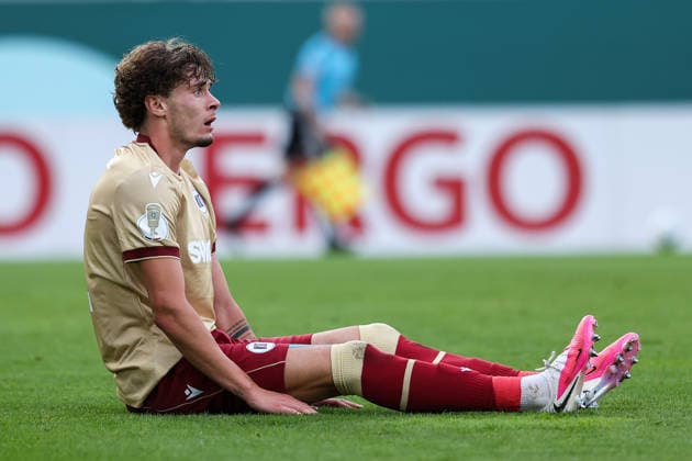 2026.08.21, xkwix, Fußball, DFB-Pokal, Preußen Münster - Karlsruher SC, LVM-Preußenstadion, 1.Runde, Saison 2026 2027: Moritz Broschinski (Karlsruher SC 9) sitzt entsaetzt auf dem Boden DFB regulations prohibit any use of photographs as image sequences and or quasi-video. Photo: xKamilxWilkowskixPressefotoKochx Nordrhein-Westfalen Deutschland *** August 21, 2026, xkwix, Soccer, DFB Cup, Preußen Münster vs. Karlsruher SC, LVM Preußenstadion, Round 1, 2026–2027 Season: Moritz Broschinski of Karlsruher SC 9 sits on the ground in shock. DFB regulations prohibit any use of photographs as image sequences and or quasi-video. Photo: xKamilxWilkowskixPressefotoKochx, North Rhine-Westphalia, Germany