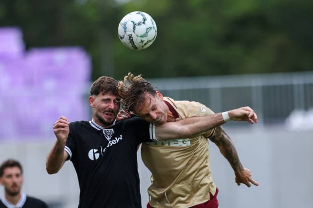 2026.08.21, xkwix, Fußball, DFB-Pokal, Preußen Münster - Karlsruher SC, LVM-Preußenstadion, 1.Runde, Saison 2026 2027: Marcel Franke (Karlsruher SC 28) im Zweikampf beim Kopfball gegen Louis Kolbe (Preussen Muenster 2) DFB regulations prohibit any use of photographs as image sequences and or quasi-video. Photo: xKamilxWilkowskixPressefotoKochx Nordrhein-Westfalen Deutschland *** August 21, 2026, xkwix, Soccer, DFB Cup, Preußen Münster vs. Karlsruher SC, LVM Preußenstadion, 1st Round, 2026–2027 season: Marcel Franke of Karlsruher SC, No. 28, in a header duel against Louis Kolbe of Preußen Münster 2. DFB regulations prohibit any use of photographs as image sequences and or quasi-video. Photo: xKamilxWilkowskixPressefotoKochx, North Rhine-Westphalia, Germany