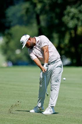 ST. LOUIS, MO - AUGUST 21: J.J. Spaun of United States of America plays a shot from the fairway at the fifteenth hole during the second round of the BMW Championship on August 21, 2026 at Bellerive Country Club in St Louis, Missouri. (Photo by Joe Robbins Icon Sportswire) GOLF: AUG 21 PGA, Golf Herren BMW Championship EDITORIAL USE ONLY Icon5732608210052