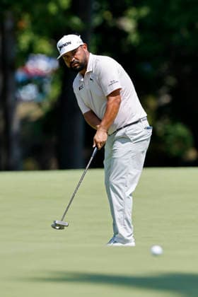 ST. LOUIS, MO - AUGUST 21: J.J. Spaun of United States of America watches his putt at the fifteenth hole during the second round of the BMW Championship on August 21, 2026 at Bellerive Country Club in St Louis, Missouri. (Photo by Joe Robbins Icon Sportswire) GOLF: AUG 21 PGA, Golf Herren BMW Championship EDITORIAL USE ONLY Icon5732608210072